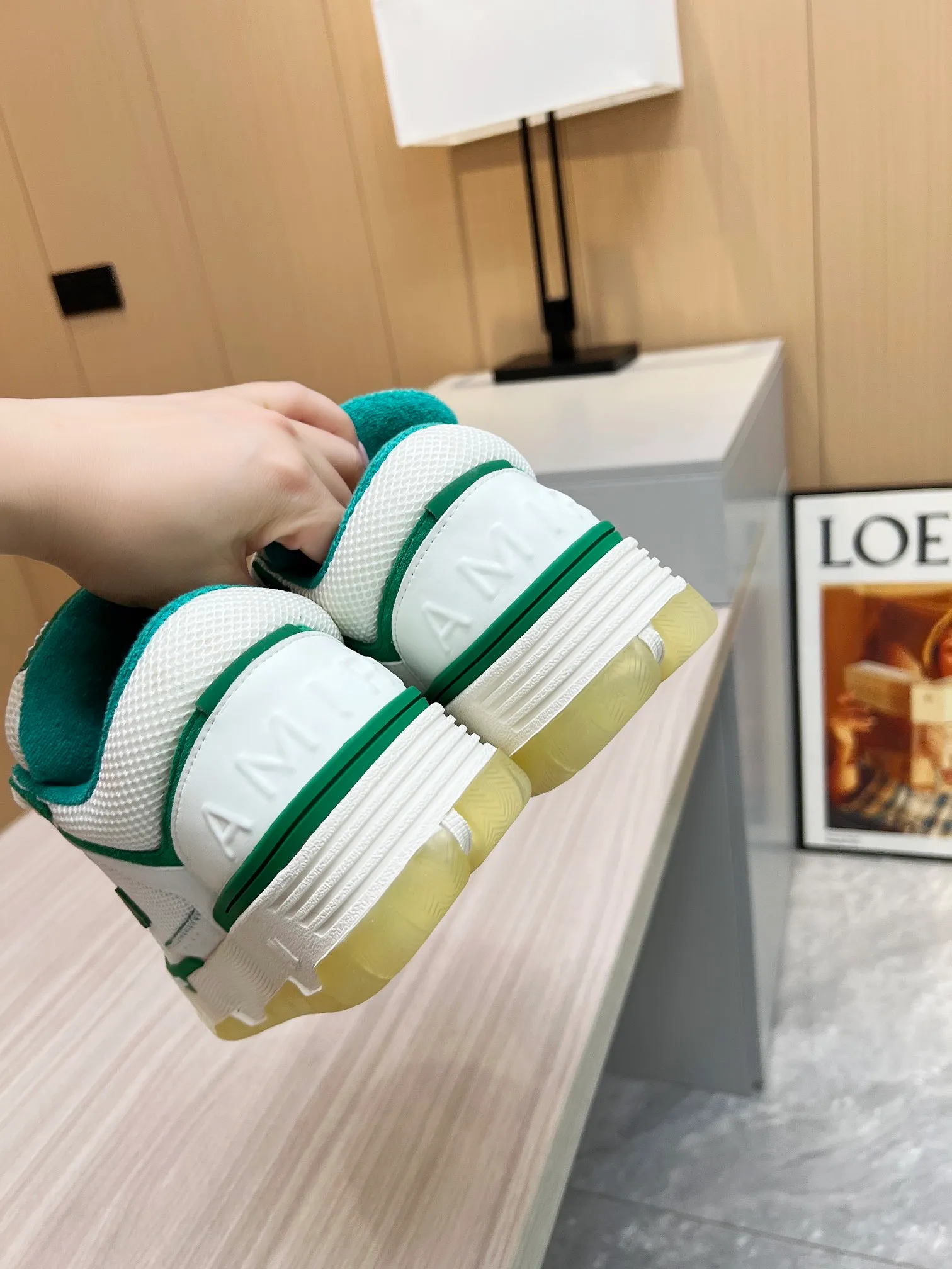 p620💰Men's shoes Amiri Emile's 2023 spring and summer new MA-1 bread shoes, couple models, casual sports shoes, sneakers Amiri gave up the rock punk style in the new season and used a large number of unsaturated colors, Morandi tones, whether you see or wear them, it will make people very happy. The large tongue of the bread shoes continues, shortens the length of the shoe body, thickens the midsole, and the toe part is more rounded. Amiri's brand letters and MA logo appear on the side of the shoe. Fabric: Original customized imported first-layer cowhide + mesh. Lining: Original customized breathable towel lining. Outsole. Foam combination material. Bottom thickness: 4CM. Size: Men's 39-45